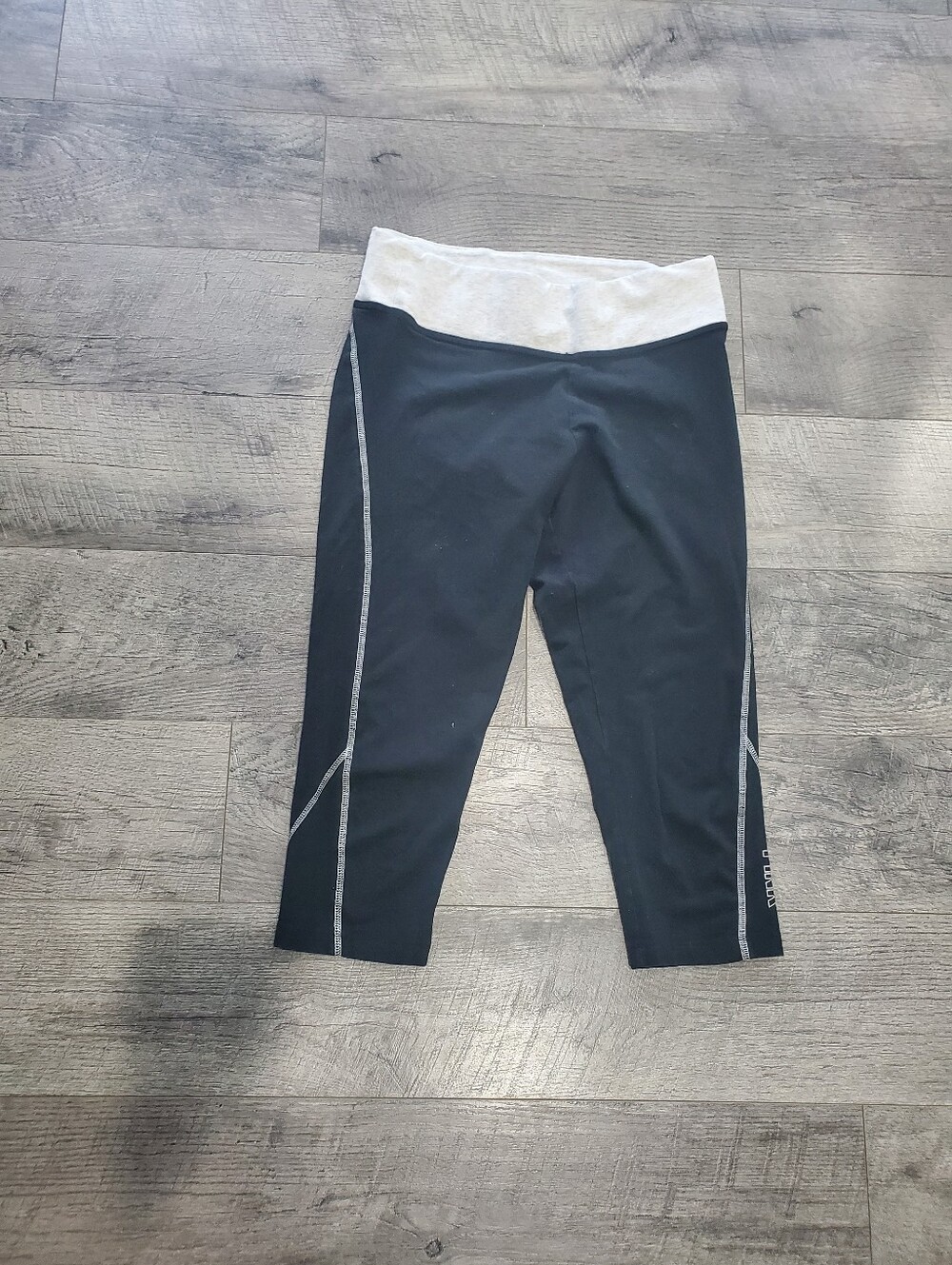 Victorias Secret Pink Crop Leggings